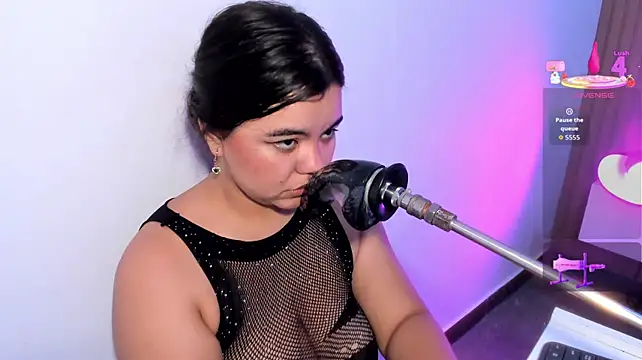klhoe_boobs live sex cam