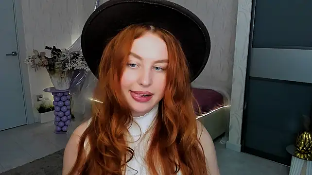AirySilhouette live cam on StripChat