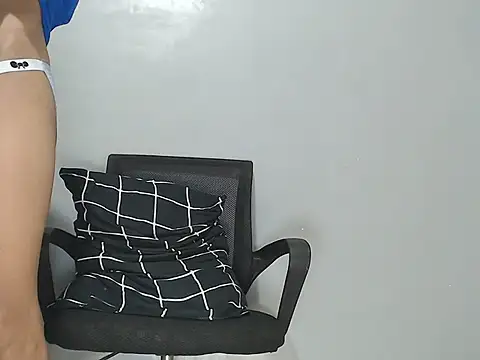 Natsboii live cam on StripChat