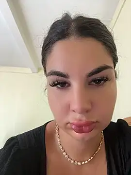Alma_170900 live cam on StripChat