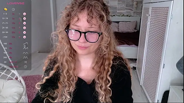 Milounee live cam on StripChat