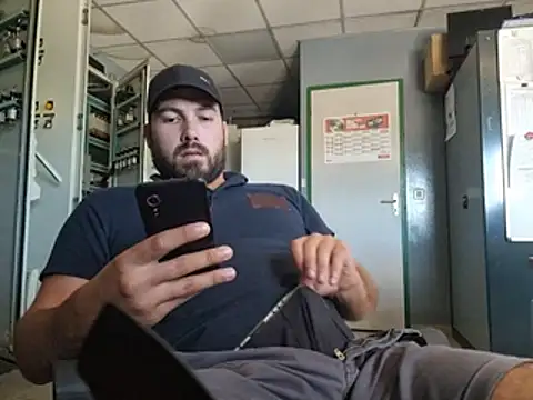 Instinctbrut live sex cam