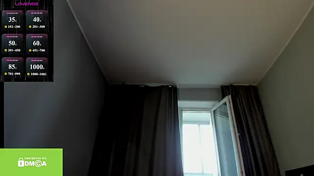 LiMcDaniel live cam on StripChat