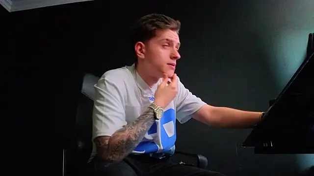 FelixStarkk live sex cam
