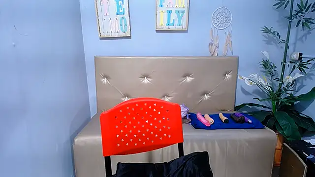 KatrinaQueen1 live sex cam