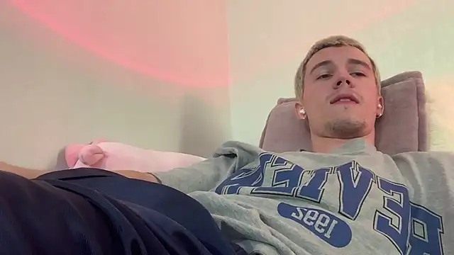 Jeremy1Scott live cam on StripChat