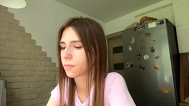 ZaraGuyette live cam on StripChat