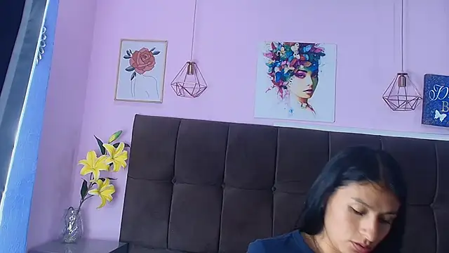 Melannyy__ live cam on StripChat