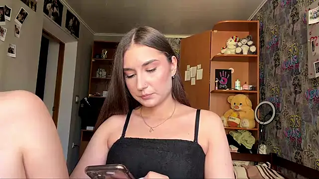 KittyNoSkirty live cam on StripChat