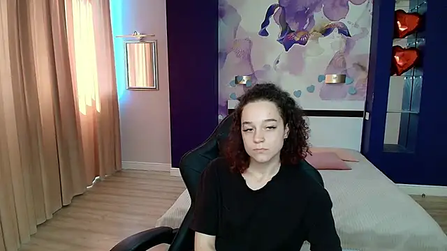 EmiliaMilsi live cam on StripChat