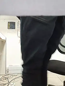 THATHAIRYTALLDUDE live sex cam