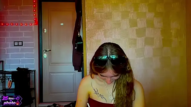 CeriseMaalox live cam on StripChat