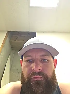 localwhtboyy live cam on StripChat