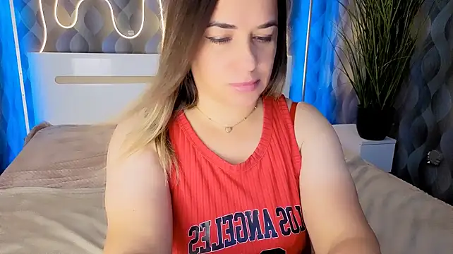 JuicyMillena live cam on StripChat