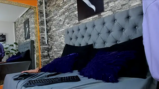 IssaBell1 live cam on StripChat