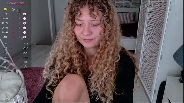 Milounee live cam on StripChat