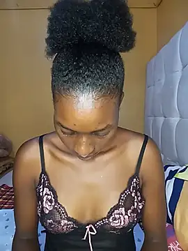 Zinnah_Q live cam on StripChat