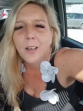 BecciDeluxe live cam on StripChat