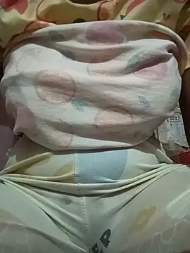 kaviyaponnu0987 live cam on StripChat