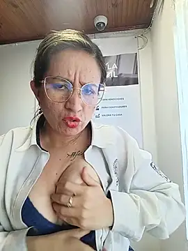 Valentina--1 live cam on StripChat