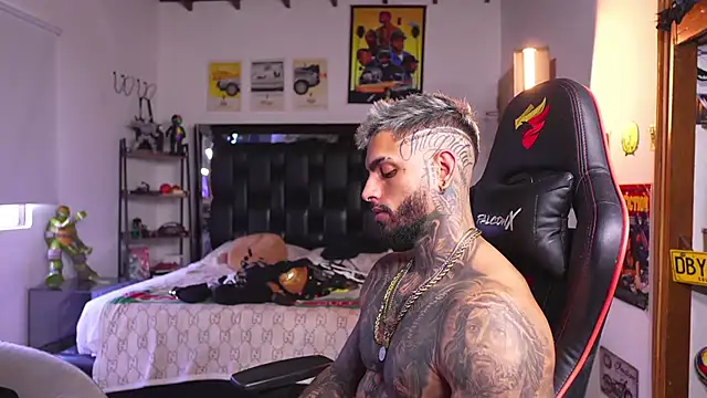 logan_hugh8 live sex cam