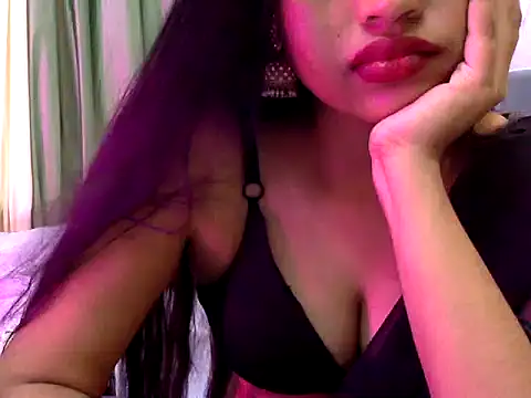 sweeety-doll live cam on StripChat