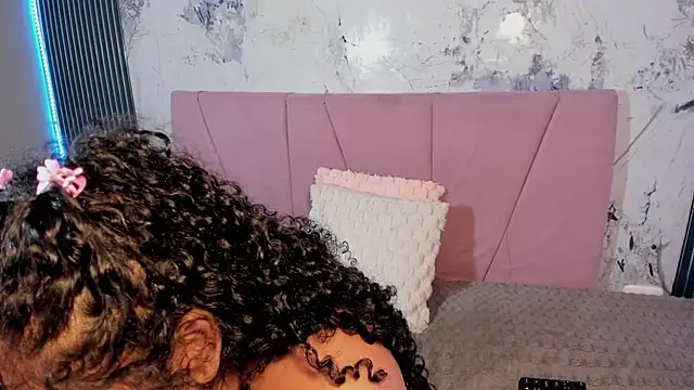 elena_wolff live cam on StripChat