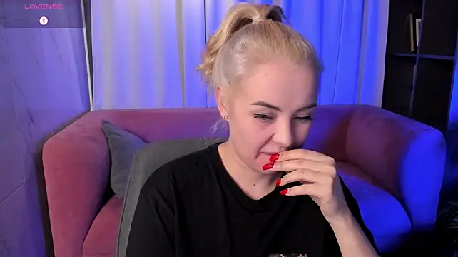 StephanieSweety live cam on StripChat