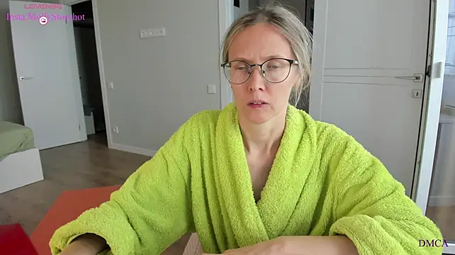 MollyStory live cam on StripChat