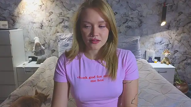 Aurora_Golden1 live cam on StripChat