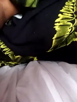 sweeti_agie (F young) - Fingering asshole widely