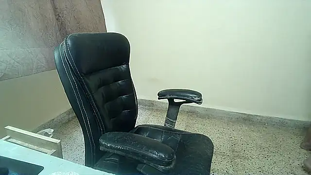 Kinky_Kumarr live cam on StripChat