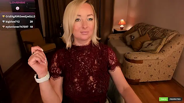 sexmom8 live cam on StripChat