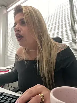 kahreal live cam on StripChat