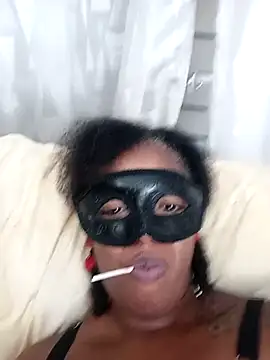 Queen_Felina live cam on StripChat