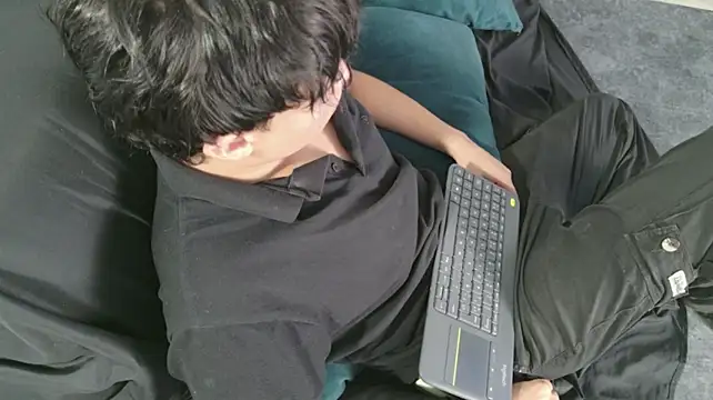 Edward_oa live cam on StripChat