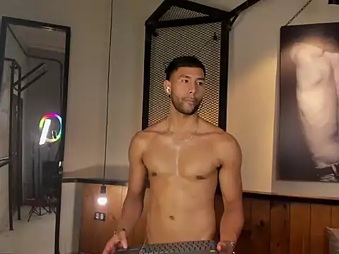 AronnCruz live cam on StripChat