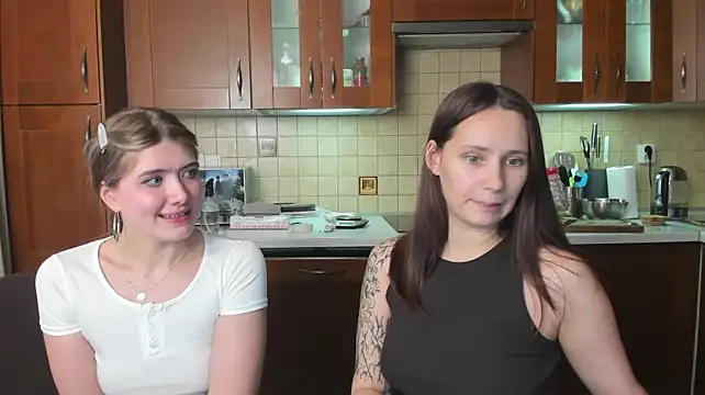 HotCaramellsTV webcam