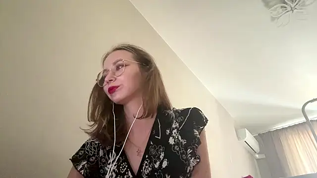 LourdesUrmeneta live cam on StripChat