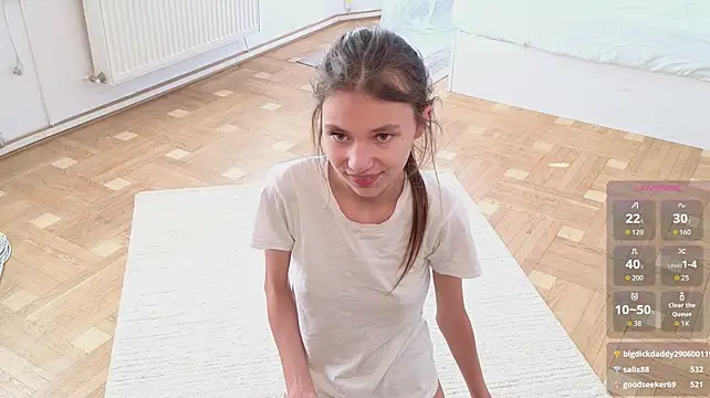 Little__Lunaa live sex cam