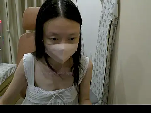 Lil-Cherry live cam on StripChat
