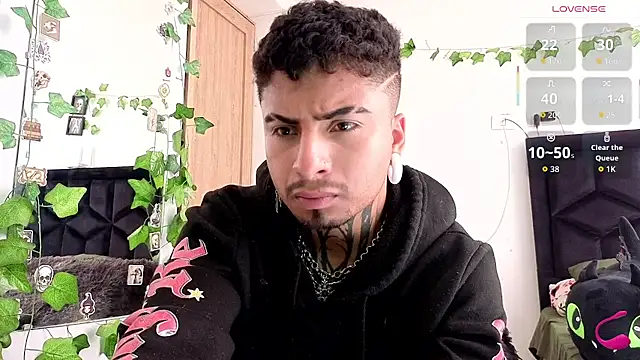 JuanCamiilo_66 live cam on StripChat