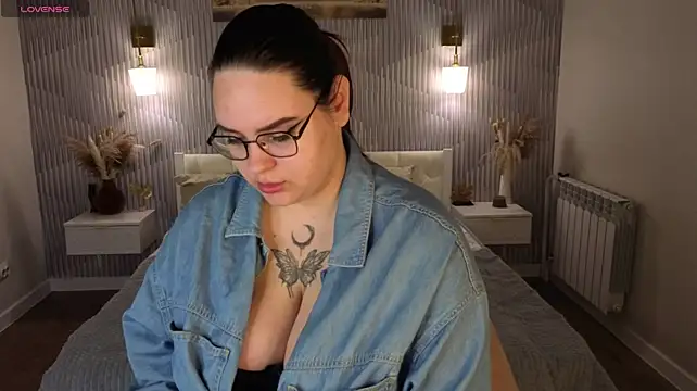 Kity_Mooree live cam on StripChat