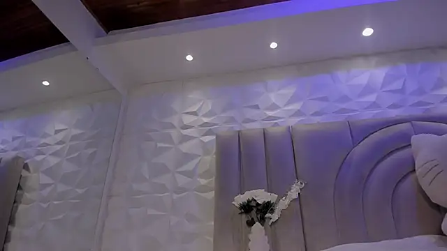 chloe_larson live cam on StripChat