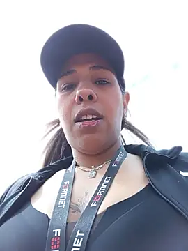 Ivon_C live cam on StripChat