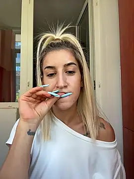 CarlaDesire live cam on StripChat