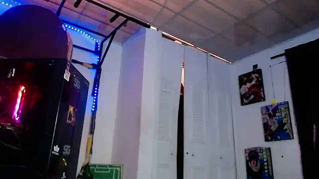 Adam_Hudsond live cam on StripChat