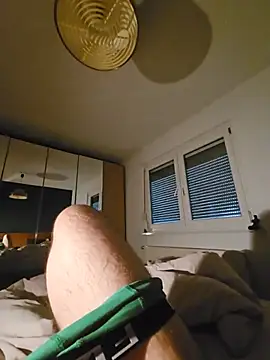 Gnirlo23 live sex cam