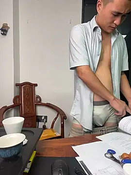 xuanxuan0202 (M young) - 曾经身价千万老板，下海直播