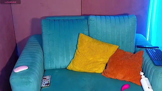 AdharaWo live cam on StripChat